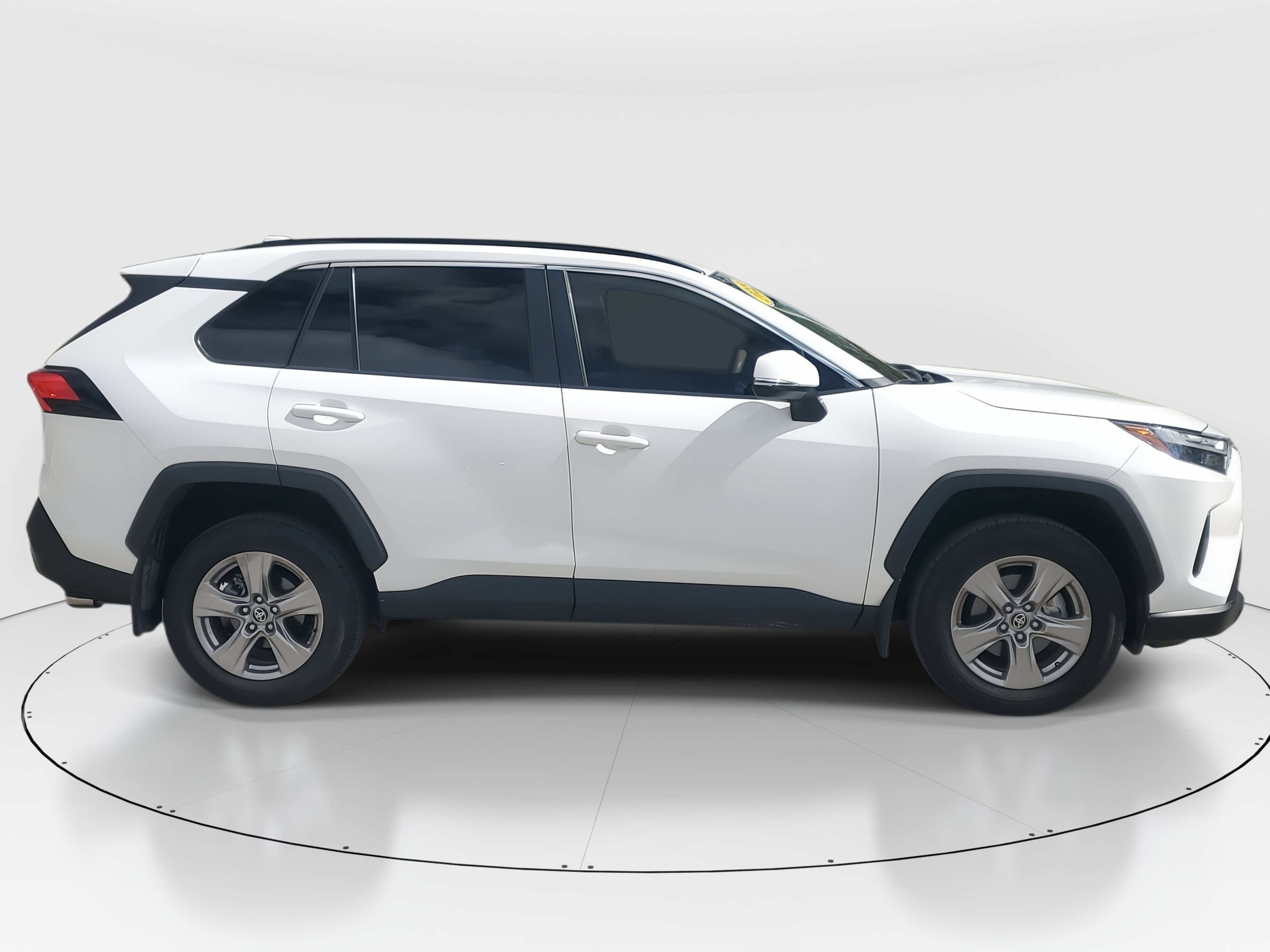 Used 2025 Toyota RAV4 XLE image 2