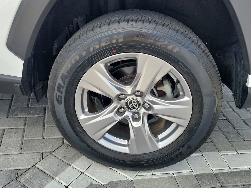 Used 2023 Toyota RAV4 XLE w/ Convenience Package image 14