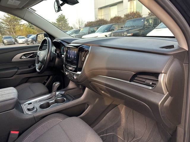 Used 2020 Chevrolet Traverse LT image 28