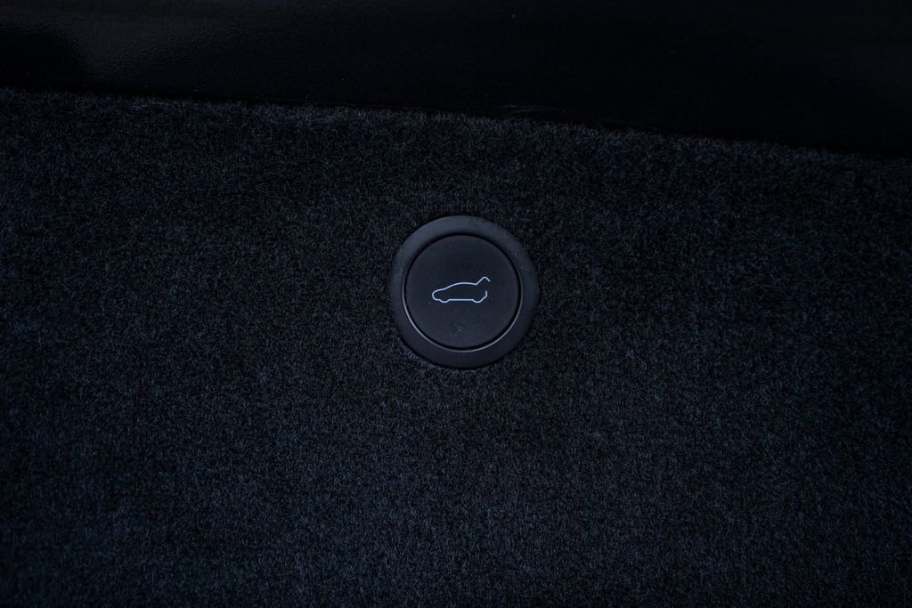 Used 2024 Tesla Model X image 55