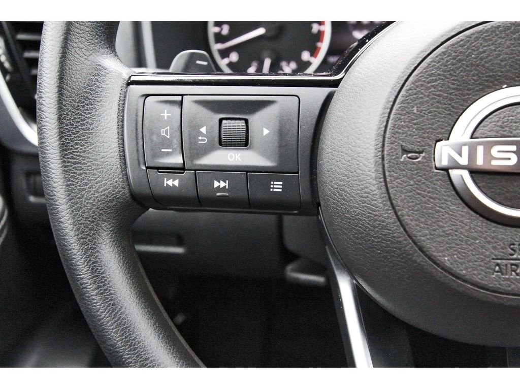 Used 2022 Nissan Rogue SV image 15