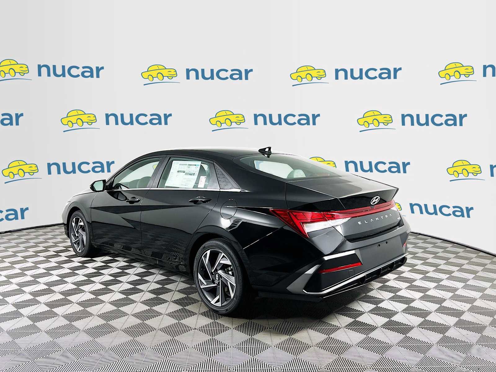 Used 2025 Hyundai Elantra Limited image 4