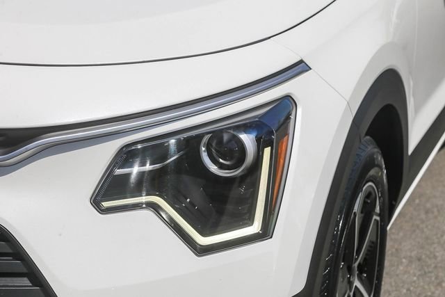 Certified 2025 Kia Niro EX FWD image 6