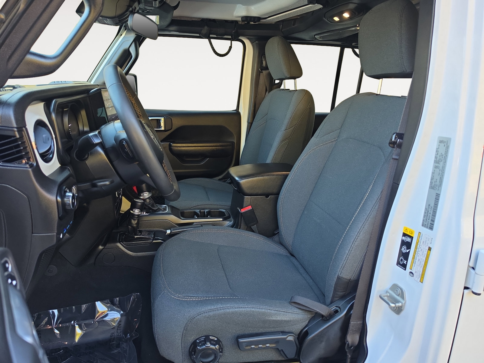 Used 2024 Jeep Wrangler Unlimited w/ Convenience Group AWD/4WD image 9