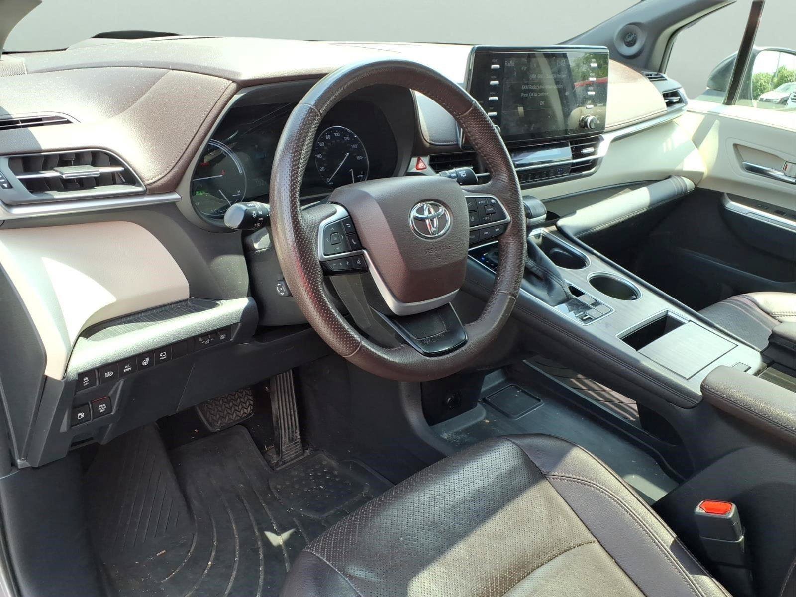 Used 2022 Toyota Sienna Platinum FWD image 24