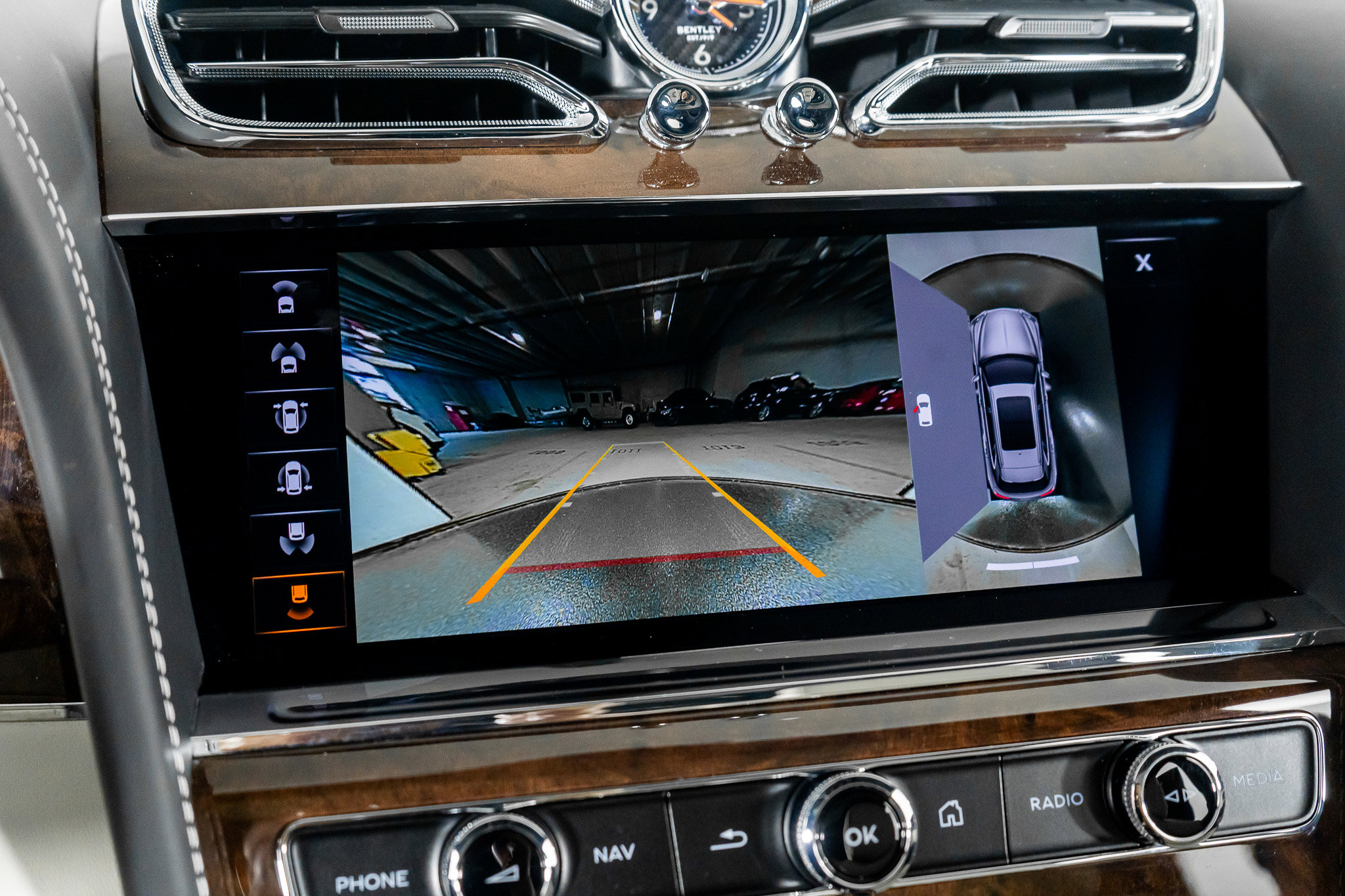 Used 2023 Bentley Bentayga Extended Wheelbase image 49