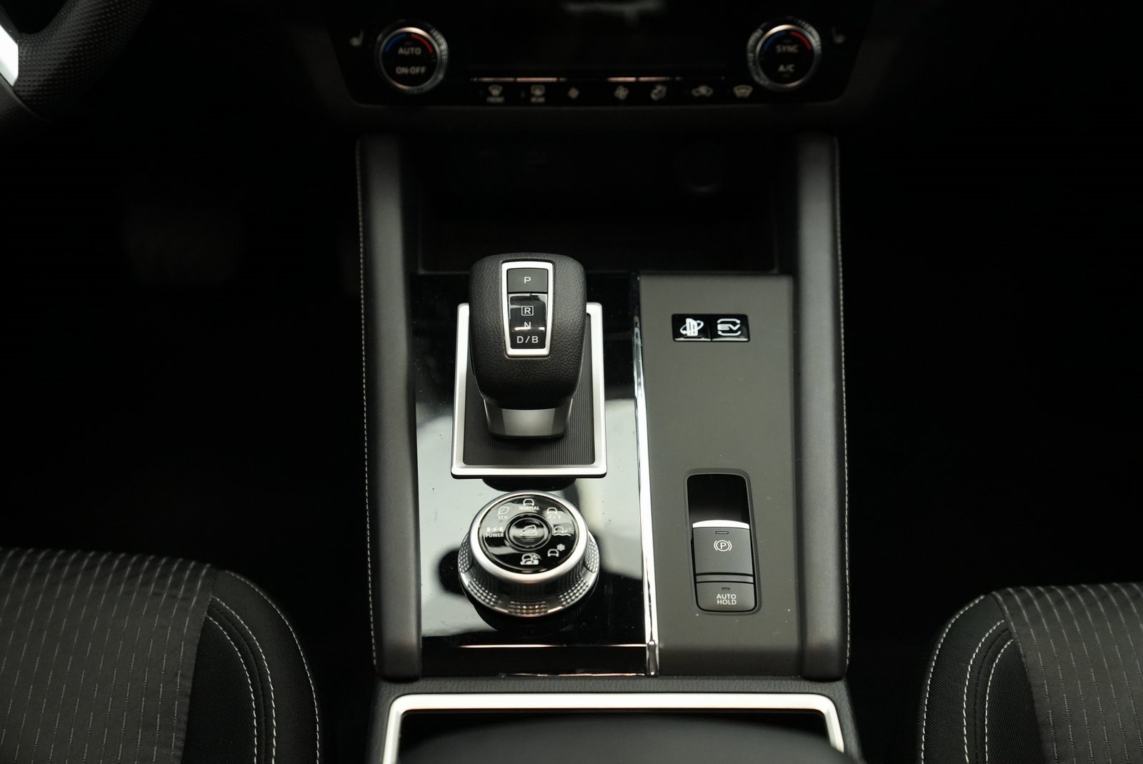 Used 2025 Mitsubishi Outlander ES image 28