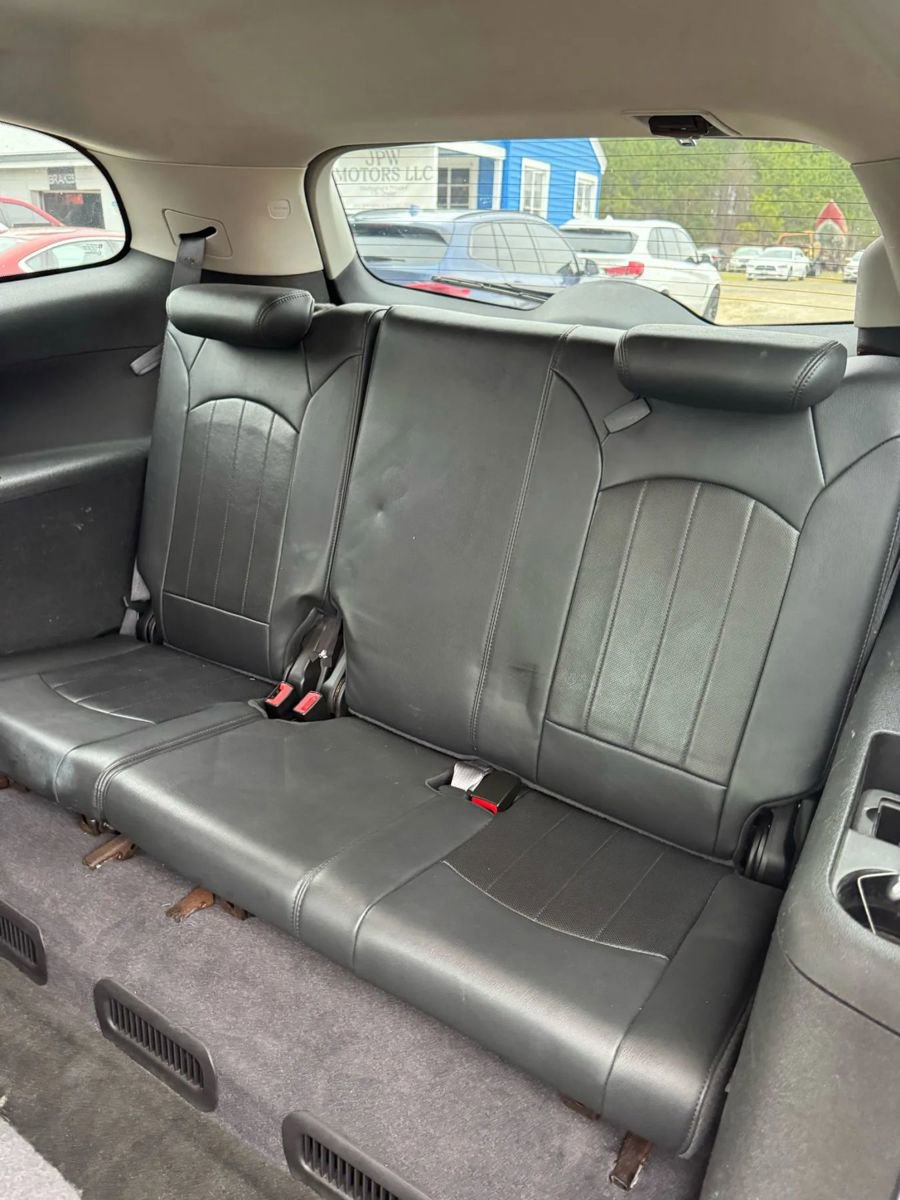 Used 2011 Buick Enclave CXL image 19