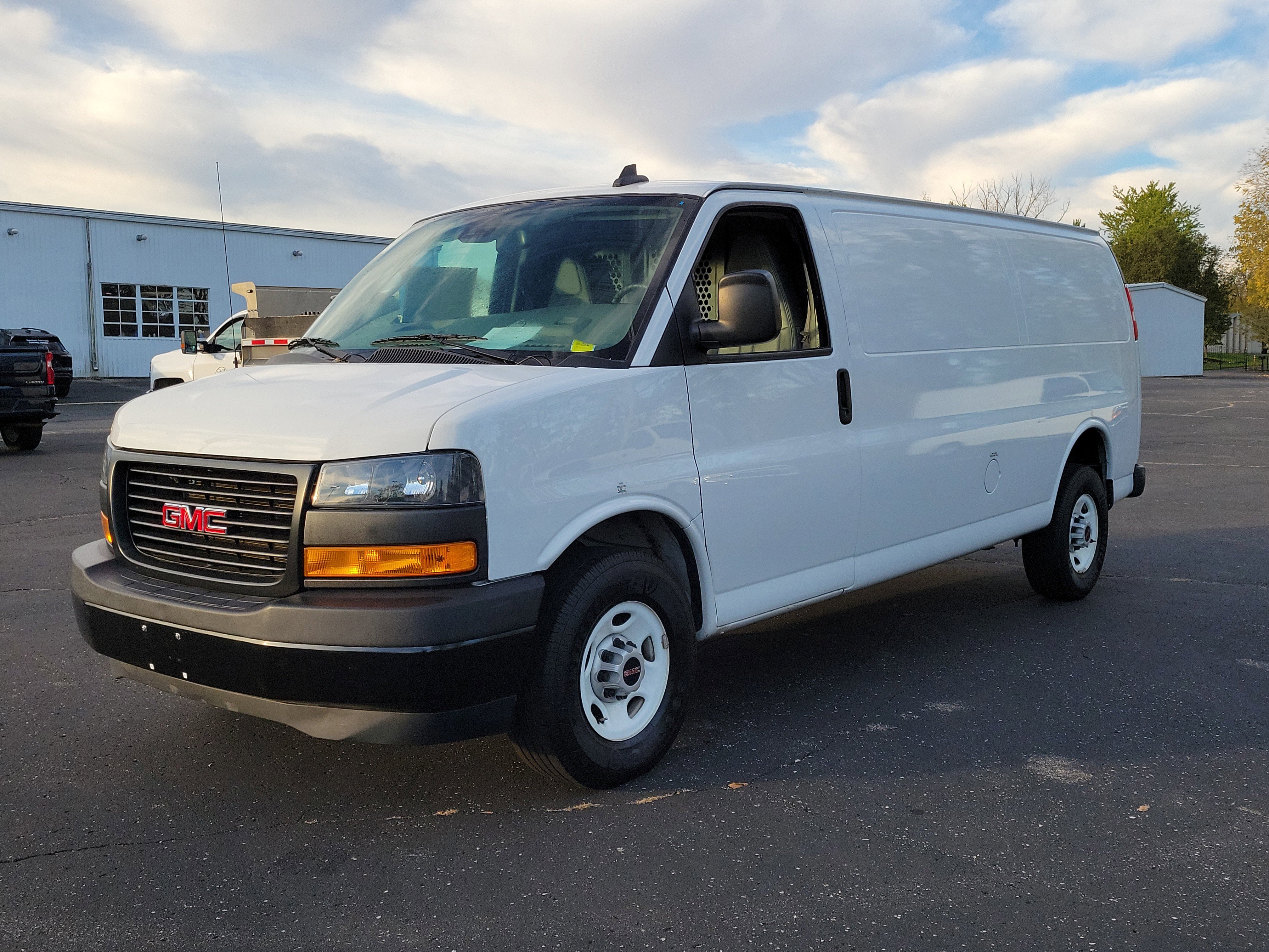 Used 2020 GMC Savana 2500 Extended w/ Driver Convenience Package image 2