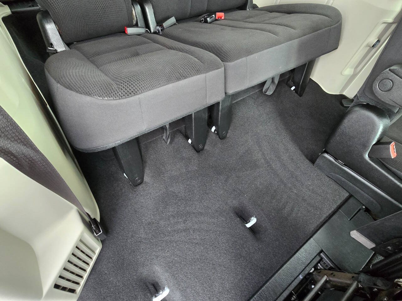 Used 2018 Dodge Grand Caravan SE w/ UConnect Hands-Free Group FWD image 28