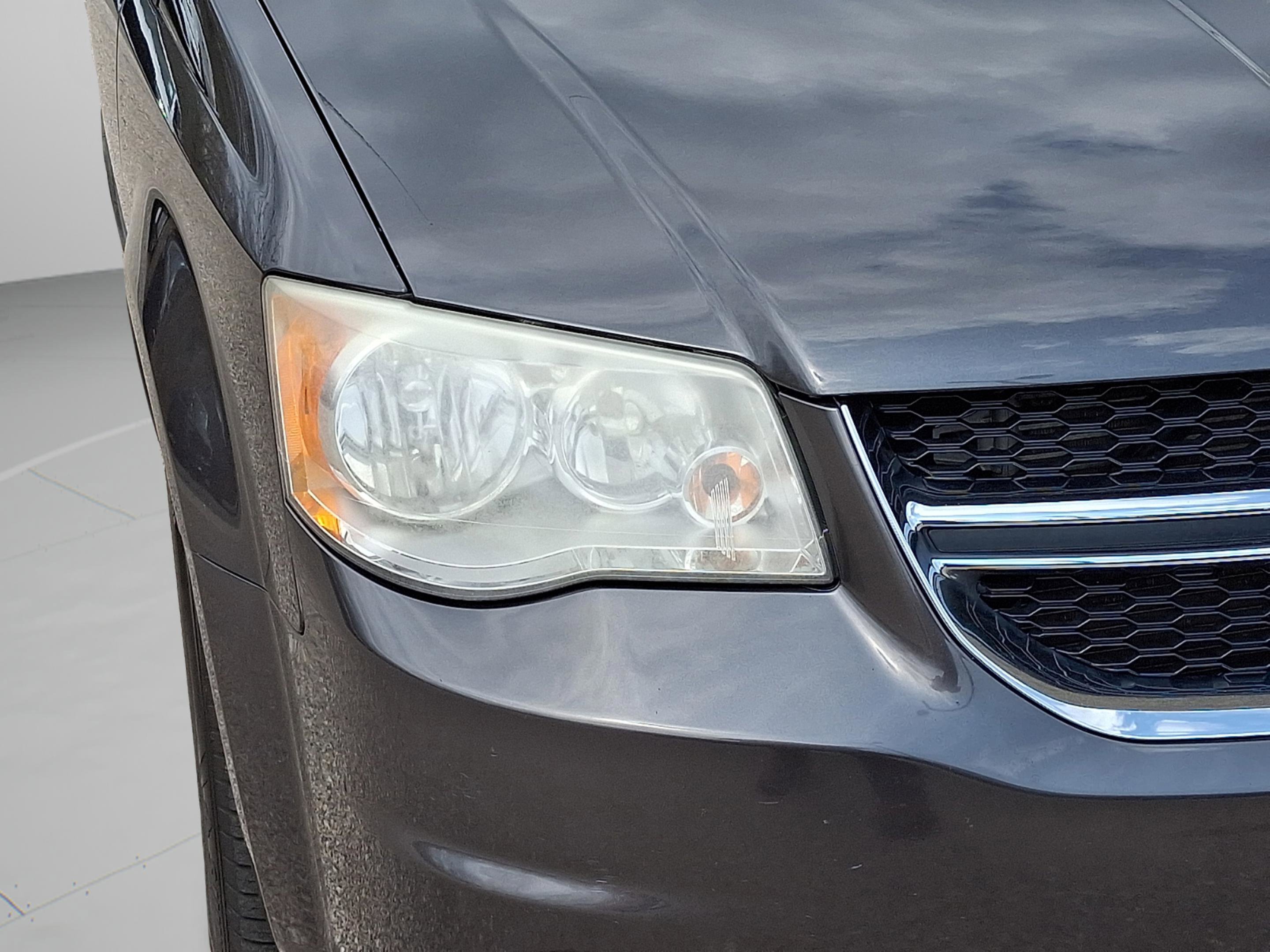 Used 2015 Dodge Grand Caravan SXT w/ UConnect Hands-Free Group image 9