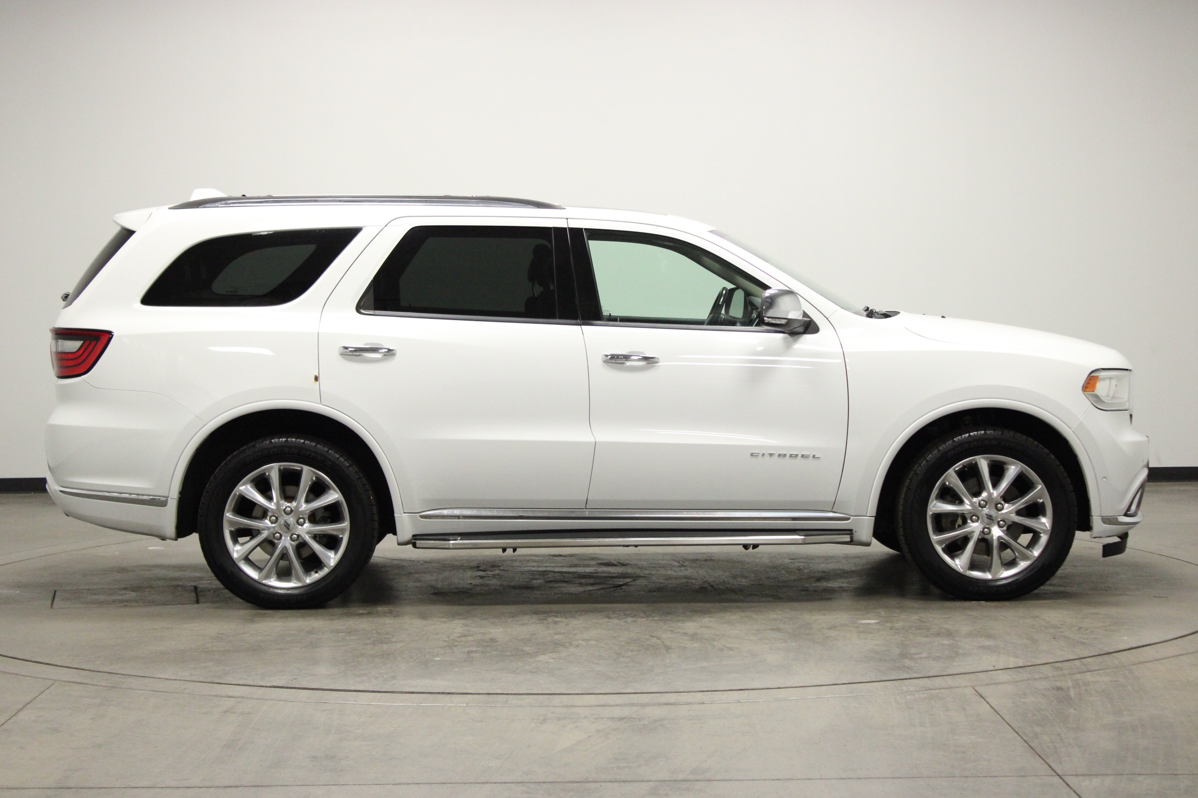 Used 2019 Dodge Durango Citadel w/ Technology Group AWD/4WD image 9