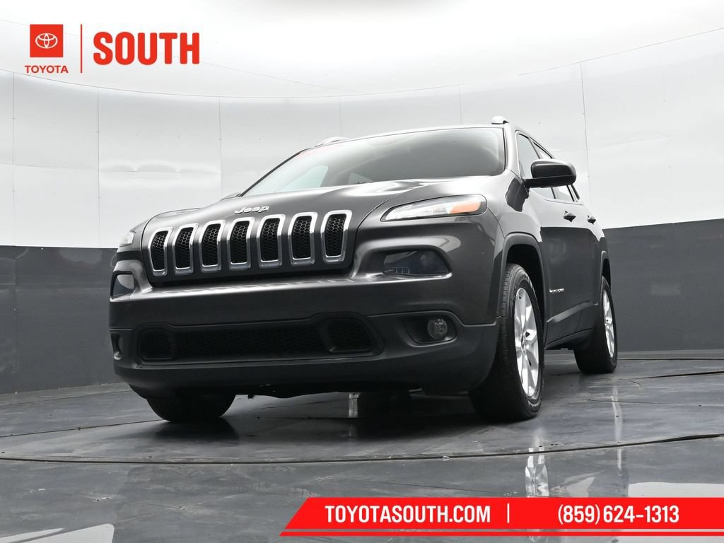 Used 2017 Jeep Cherokee Latitude w/ Comfort & Sound Group FWD image 36