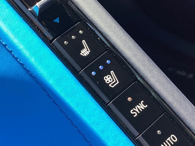 Used 2023 Chevrolet Corvette Stingray Premium Cpe w/ Engine Appearance Package image 36