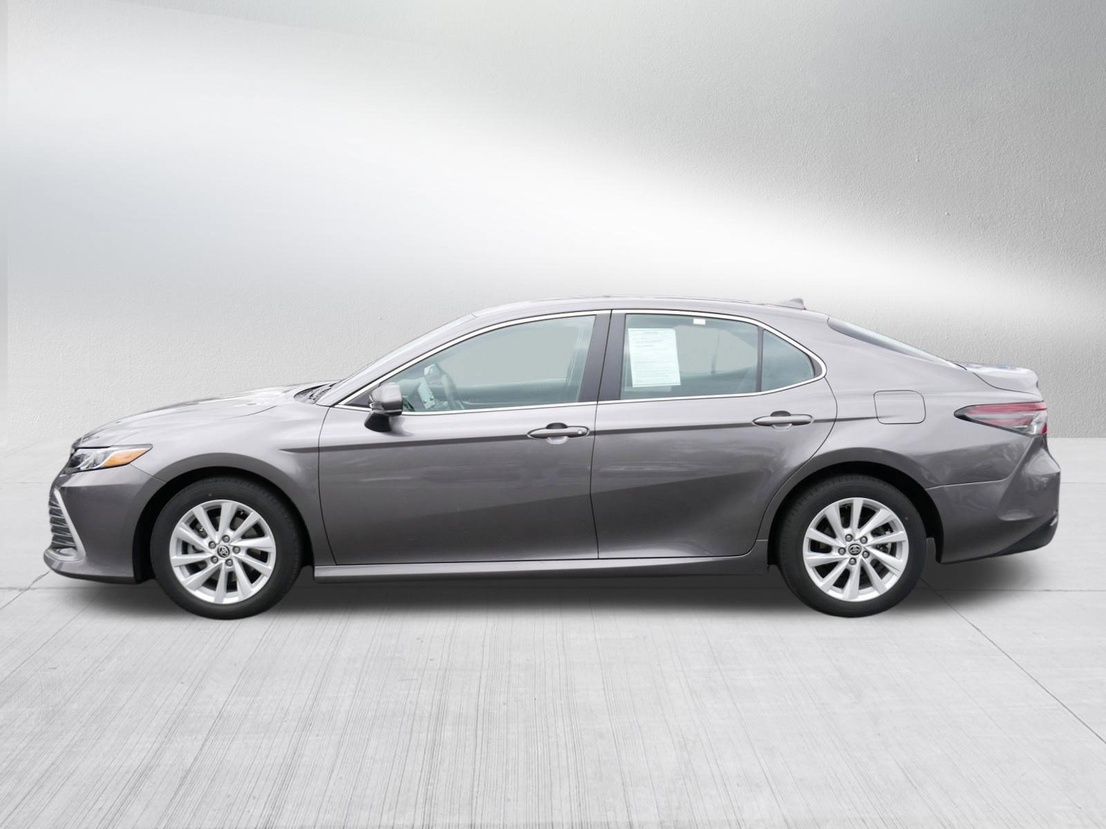 Used 2022 Toyota Camry LE AWD/4WD image 4