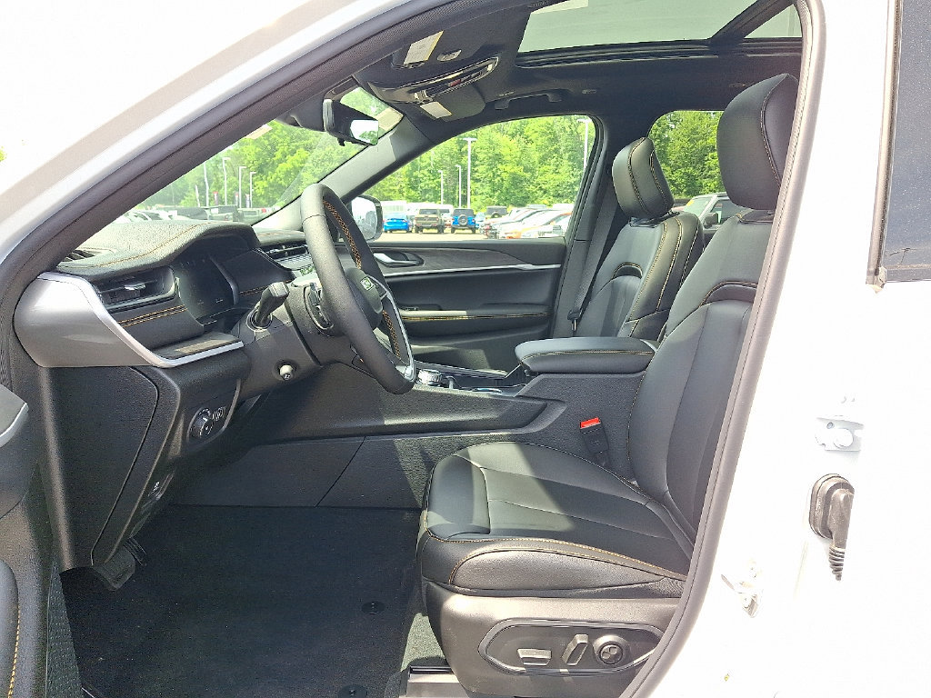 New 2026 Jeep Grand Cherokee L Limited AWD/4WD image 10