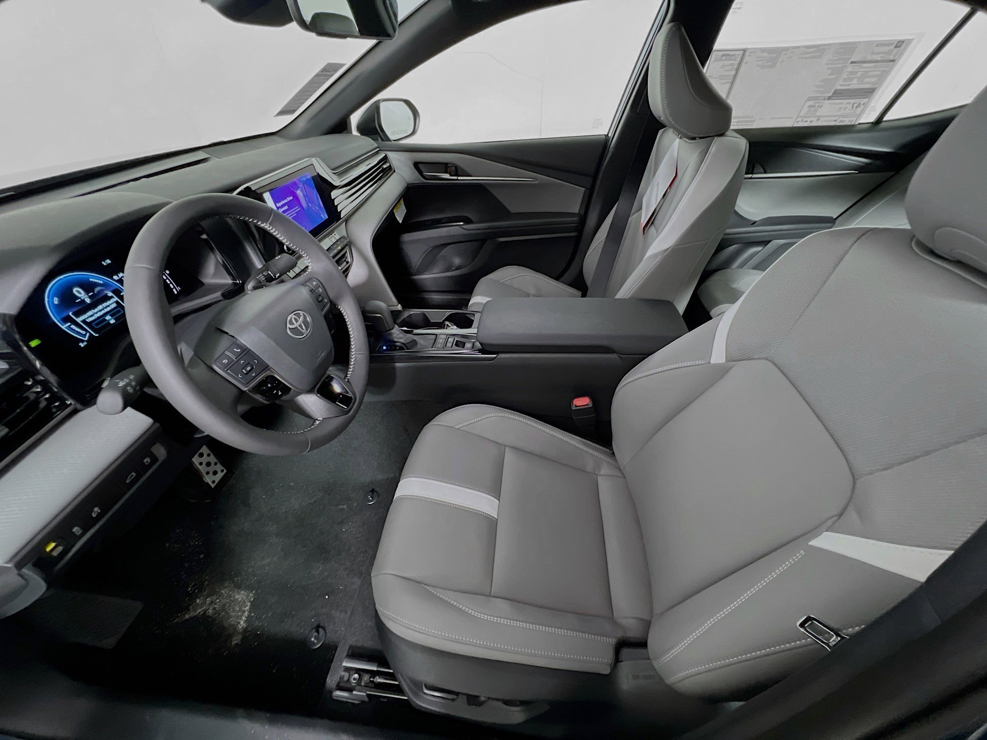 Used 2025 Toyota Camry SE w/ Convenience Package image 15