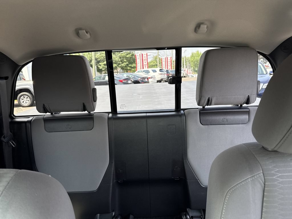 Used 2018 Toyota Tacoma SR5 AWD/4WD image 34