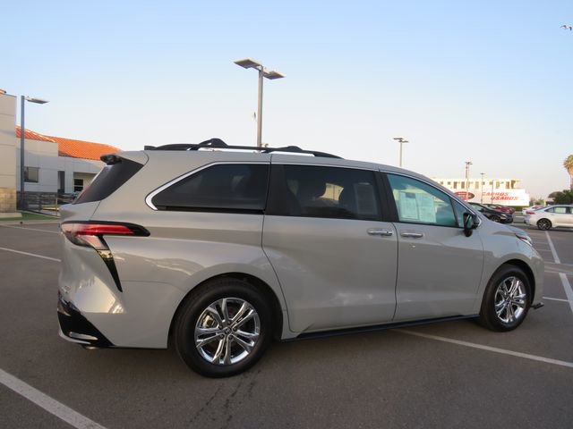 Certified 2023 Toyota Sienna XSE w/ XSE Plus Package image 13