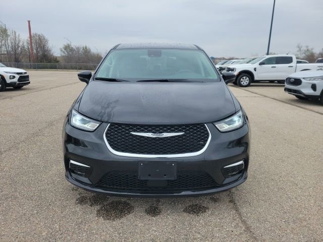 Used 2023 Chrysler Pacifica Touring-L image 20