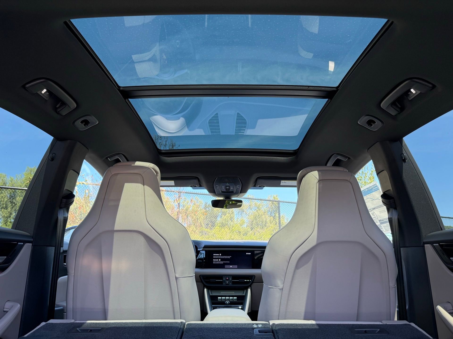 Used 2025 Porsche Macan Electric image 35