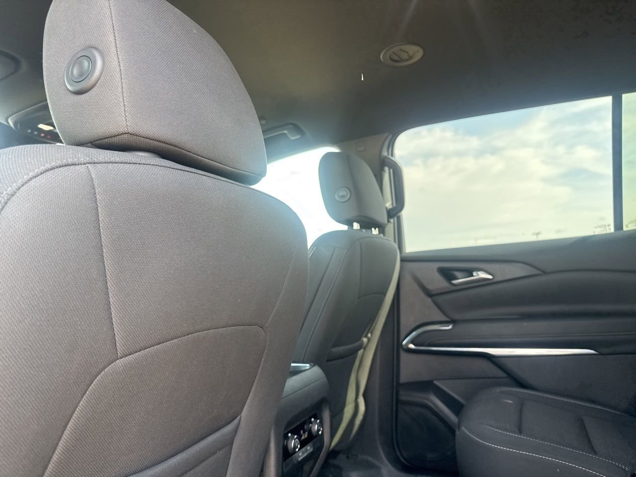 Used 2025 Chevrolet Traverse LT image 40