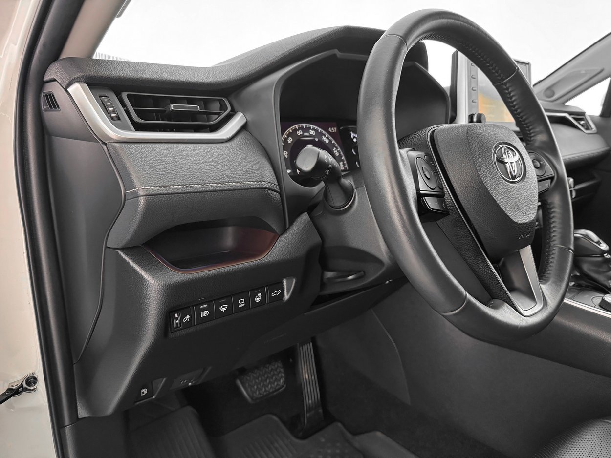 Used 2020 Toyota RAV4 Limited image 17