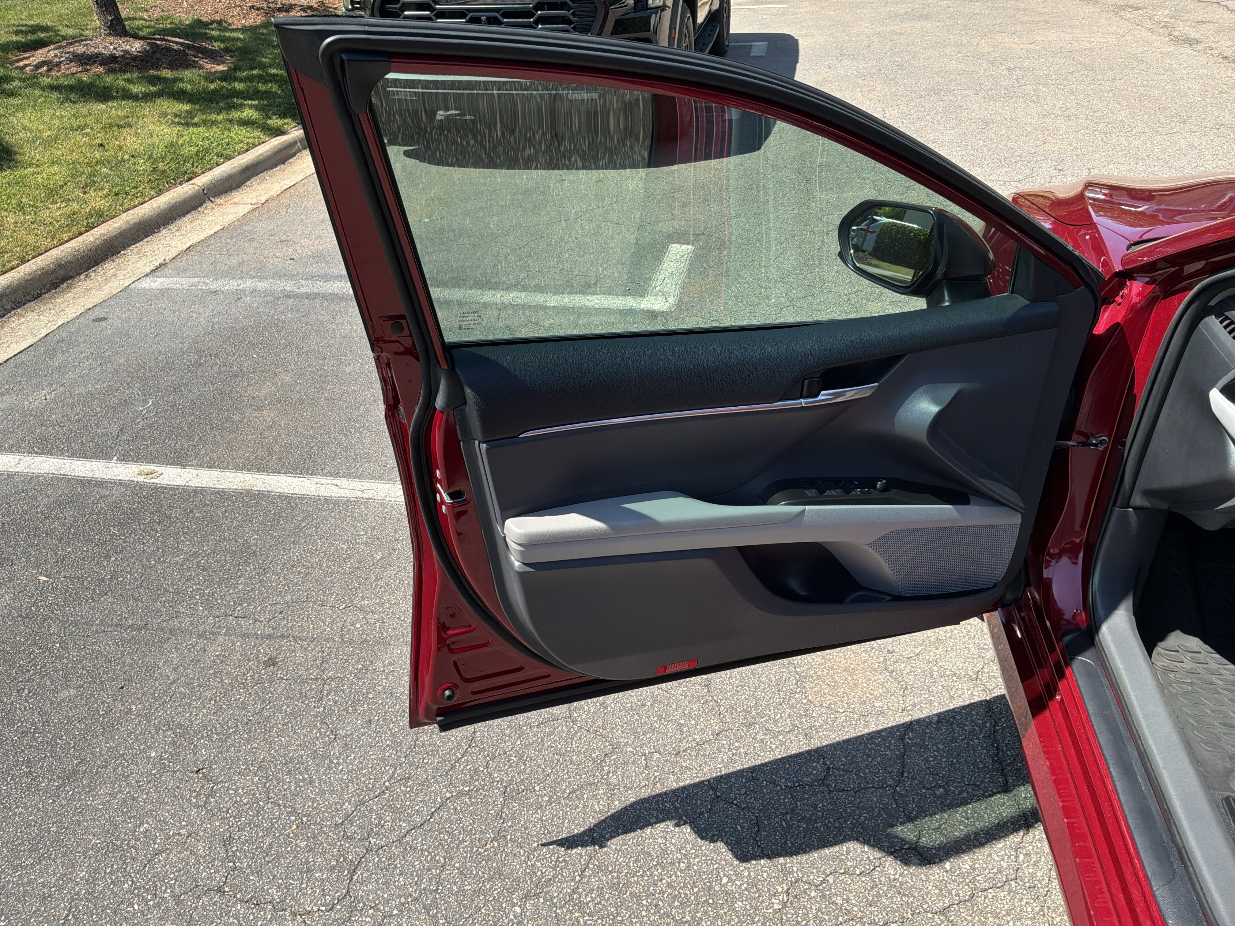 Used 2021 Toyota Camry LE image 14