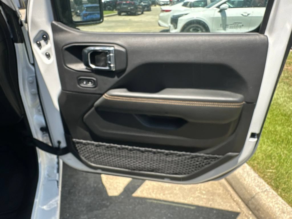 Used 2025 Jeep Wrangler Unlimited Sahara AWD/4WD image 39