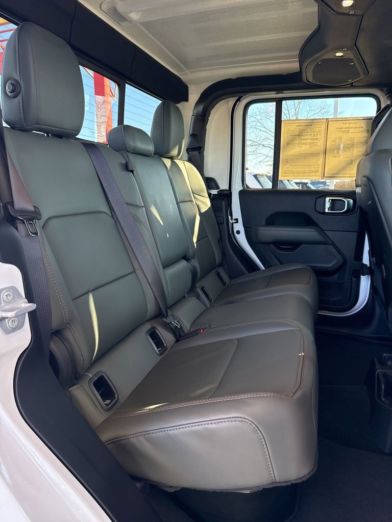 Used 2025 Jeep Gladiator Mojave w/ Convenience Group image 22