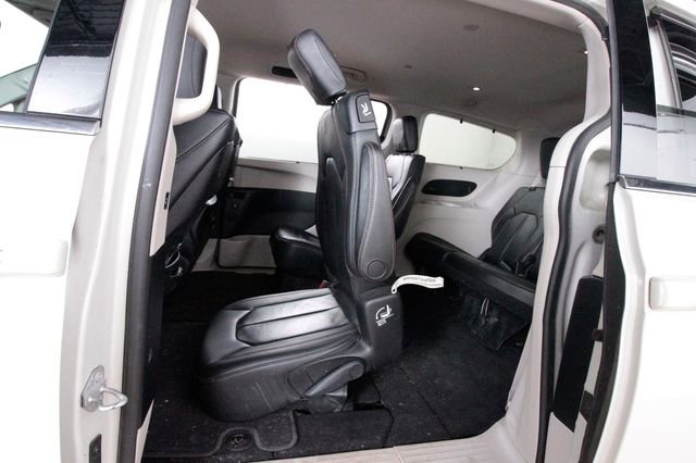 Used 2017 Chrysler Pacifica Touring-L Plus image 24