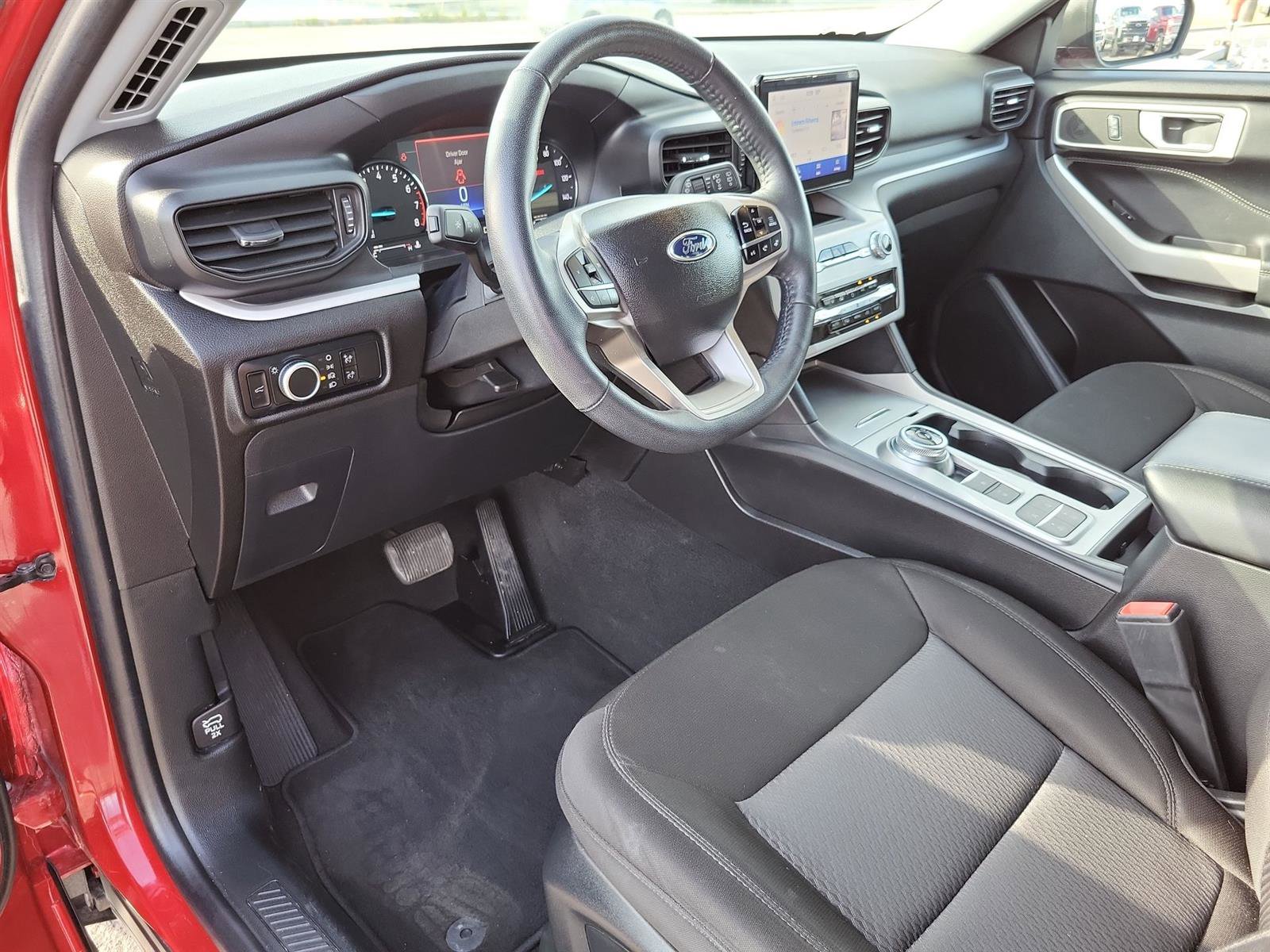 Used 2023 Ford Explorer XLT image 10