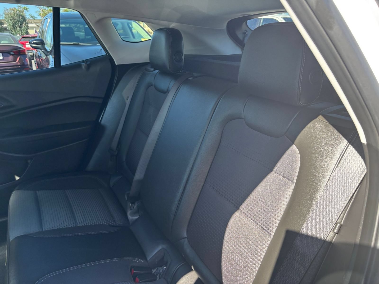 Used 2025 Chevrolet Trax LT w/ LT Convenience Package FWD image 47