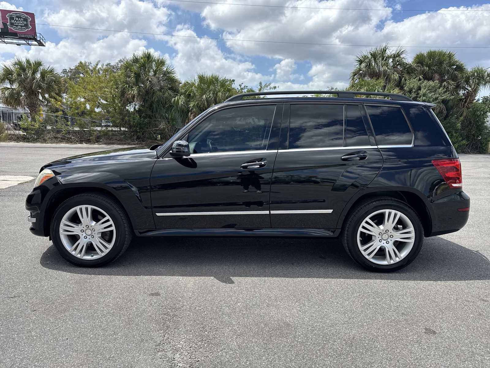 Used 2015 Mercedes-Benz GLK 350 4MATIC image 2