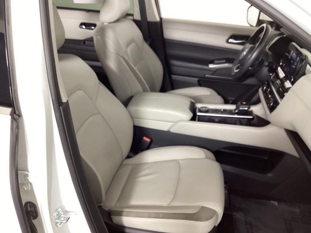 Used 2022 Nissan Pathfinder SL AWD/4WD image 39
