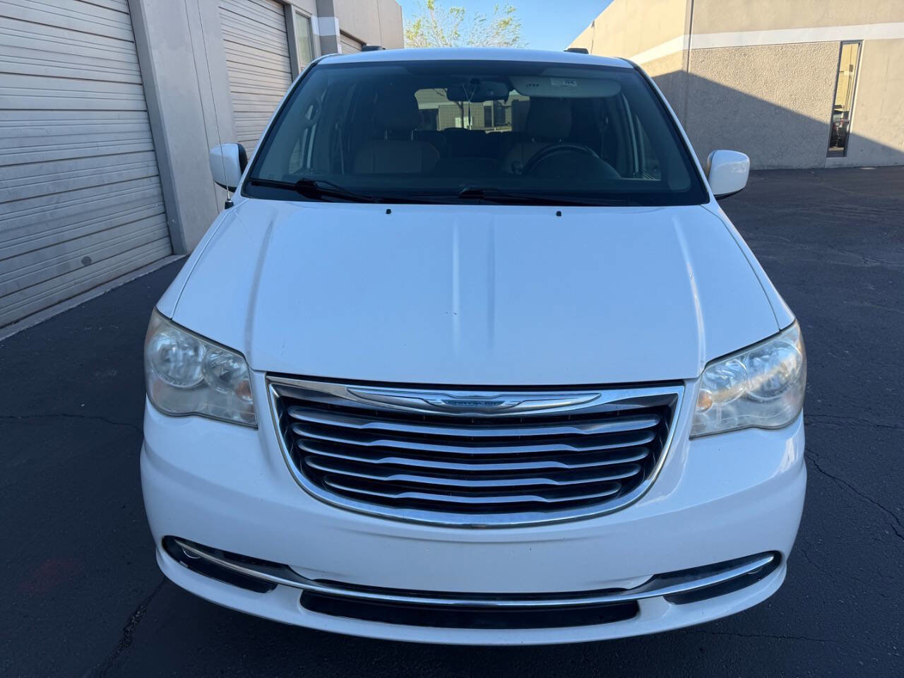 Used 2013 Chrysler Town & Country Touring image 3