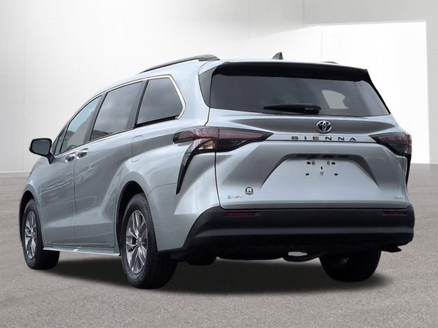 Certified 2025 Toyota Sienna XLE FWD image 8