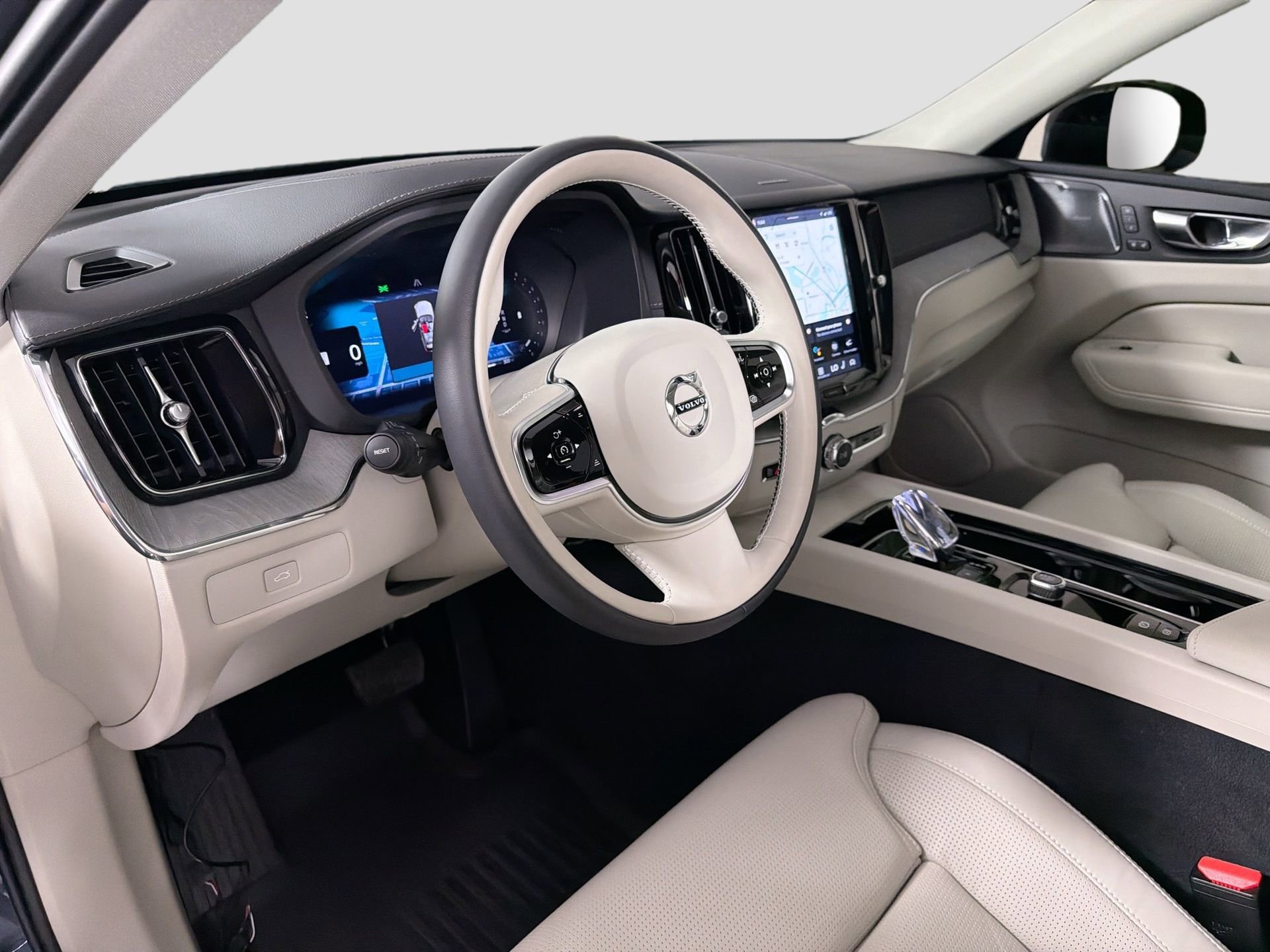 Certified 2025 Volvo XC60 B5 Ultra w/ Protection Package Premier image 10