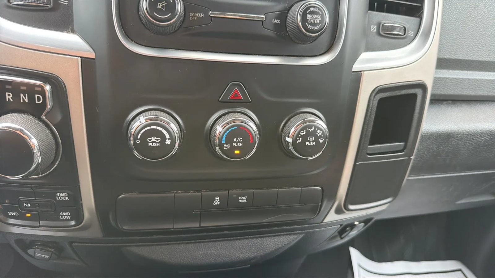 Used 2018 RAM 1500 Classic SLT AWD/4WD image 26