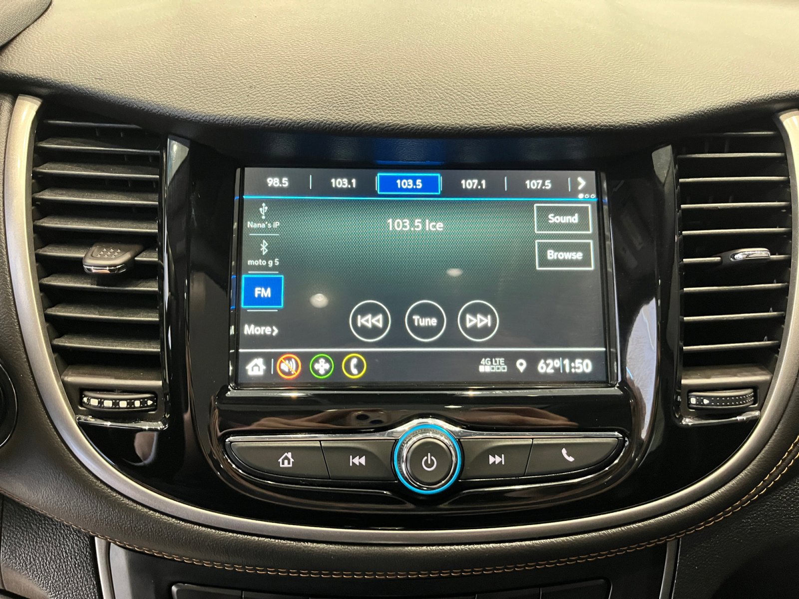 Used 2018 Chevrolet Trax LT w/ Sun & Sound Package image 17