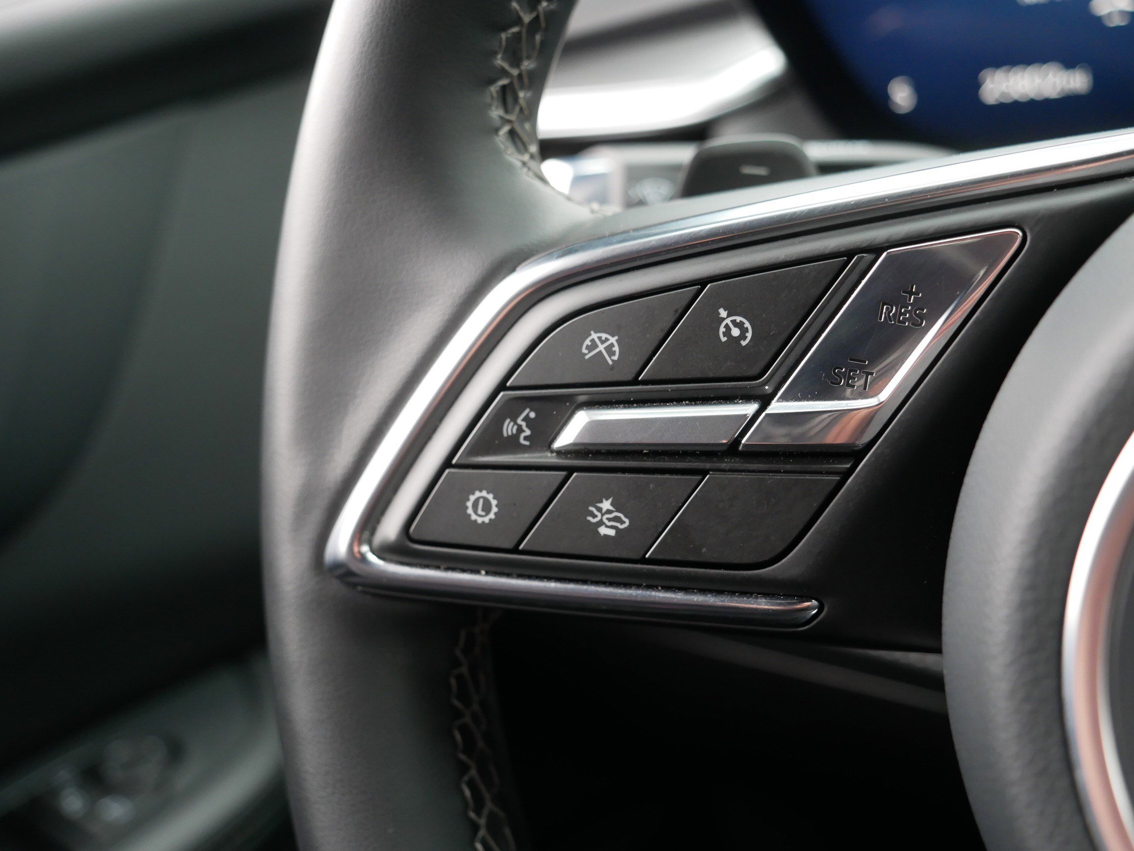 Used 2025 Buick Enclave Preferred image 28