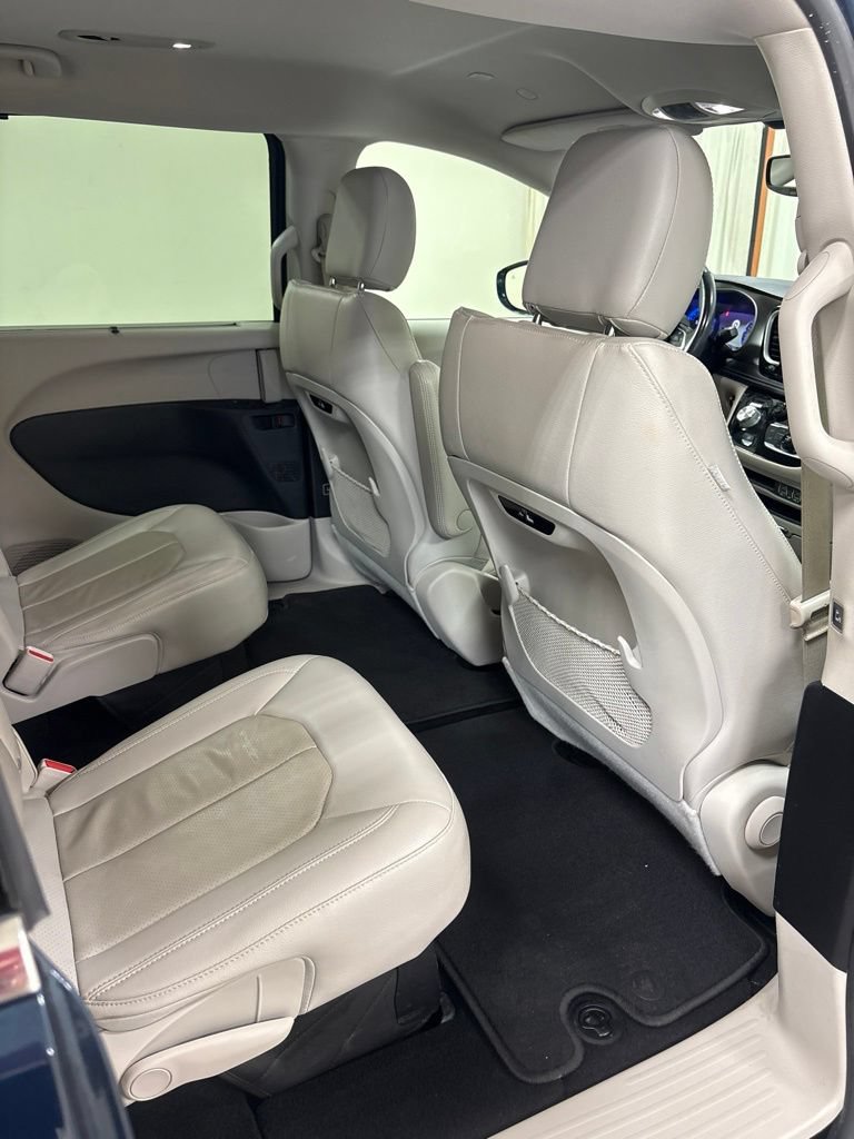 Used 2021 Chrysler Pacifica Touring-L FWD image 28