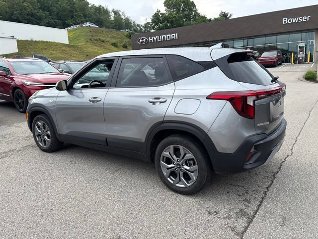 Used 2024 Kia Seltos LX AWD/4WD image 3