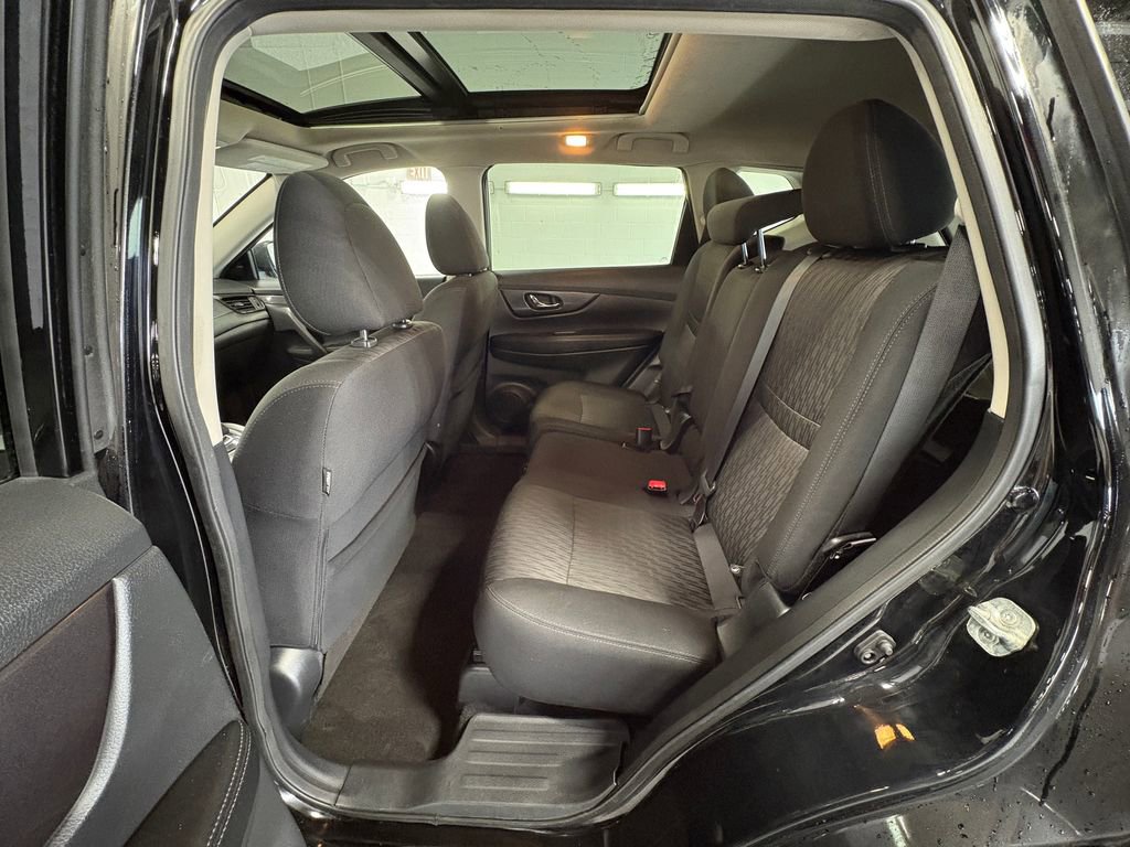 Used 2020 Nissan Rogue SV image 21