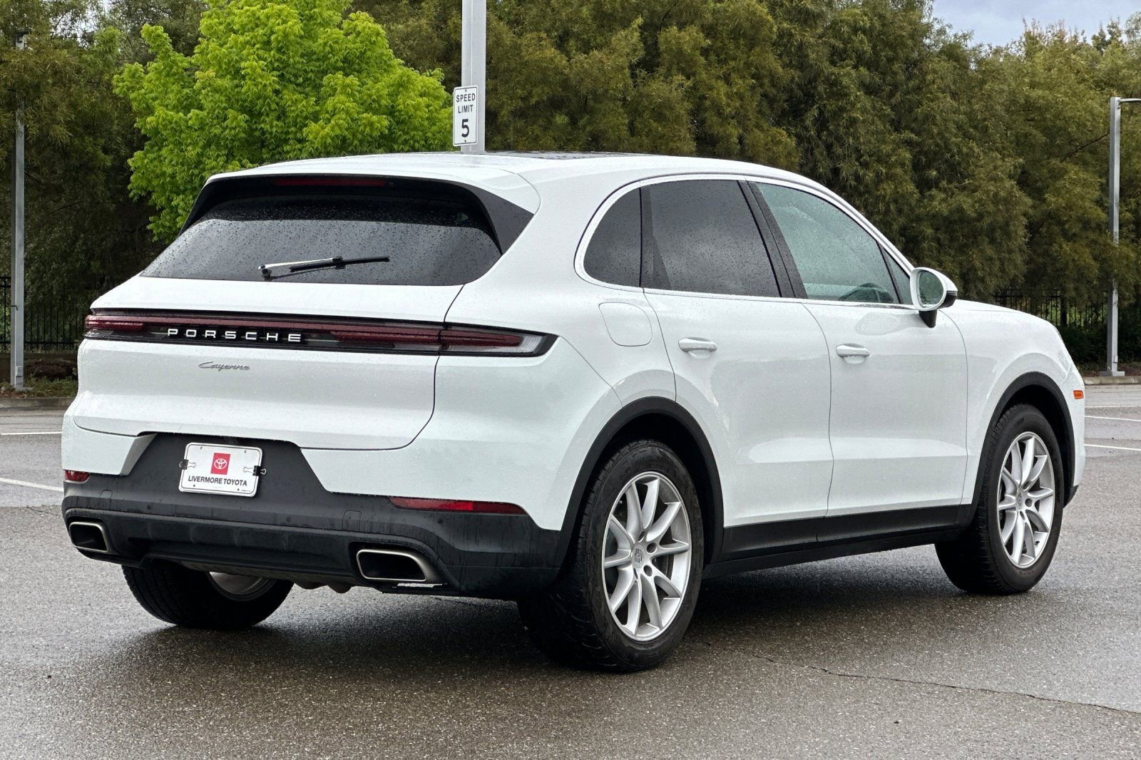 Used 2024 Porsche Cayenne image 4
