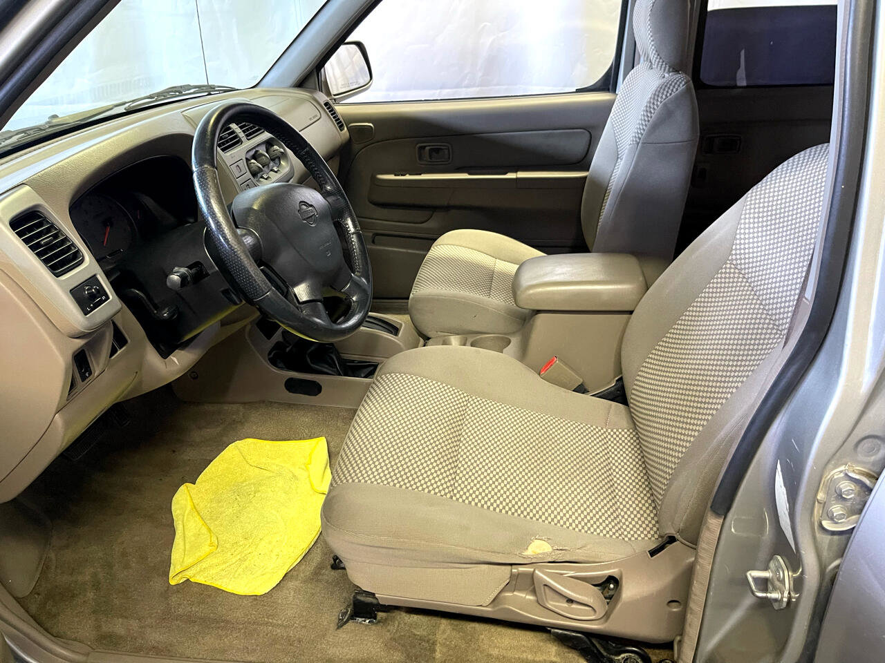 Used 2001 Nissan Frontier SE image 22