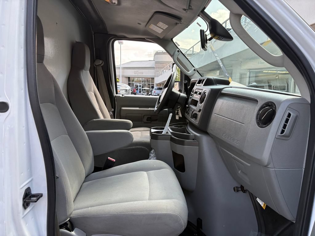 Used 2023 Ford E-450 and Econoline 450 Super Duty w/ Driver's Safety Package RWD image 31