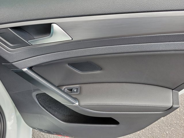 Used 2021 Volkswagen Golf 4-Door image 11