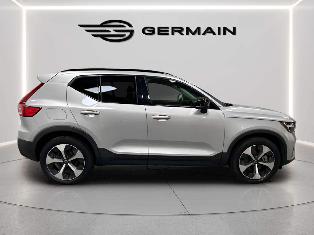 Used 2023 Volvo XC40 B4 Ultimate FWD image 9