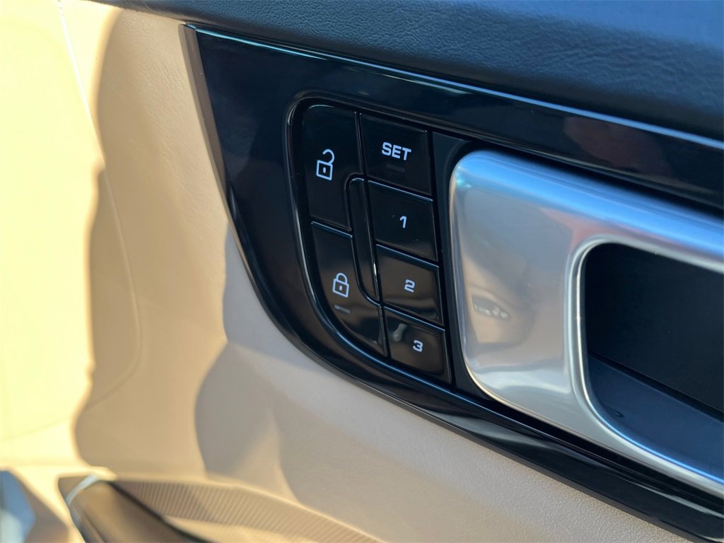 Used 2021 Porsche Cayenne S image 18